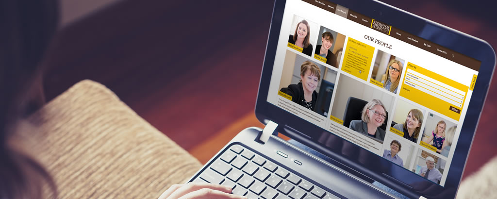 Widok eleganckiej strony internetowej w laptopie